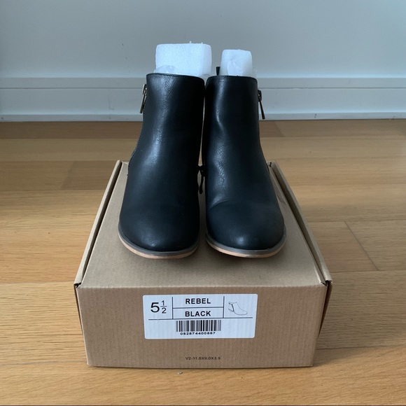 Journee Size 5.5 Black Rebel Faux Leather Booties - Picture 3 of 5